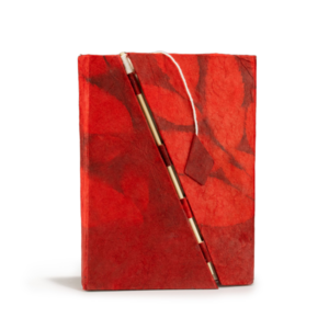 Lokta Bold Floral Bamboo Lock Notebook – Medium (15x12cm) – 45 Bladen – Ruby